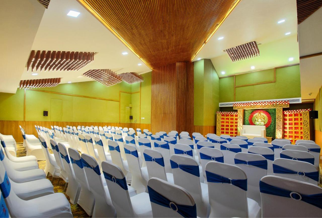 Harivaram Yuga Гуруваюр Экстерьер фото